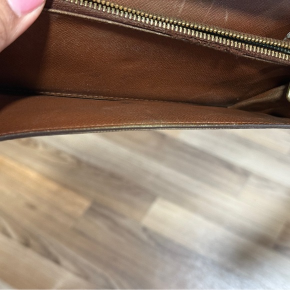 Louis Vuitton Monogram Wallet - Picture 6 of 7